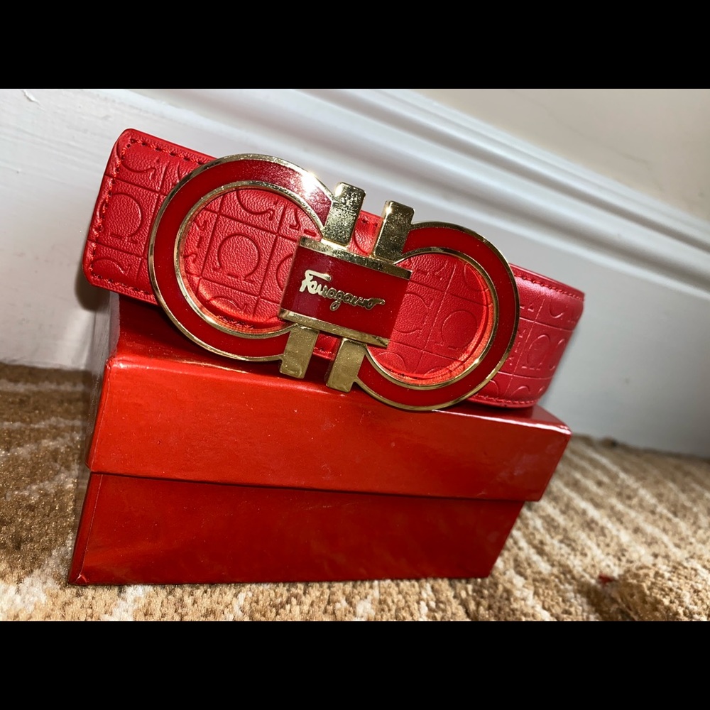 Ferragamo belt (in-genuine)
